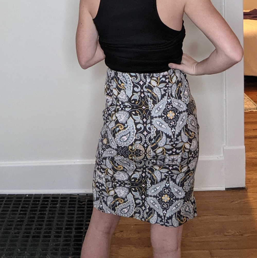 Fun patterned skirt - Picture 2 of 3